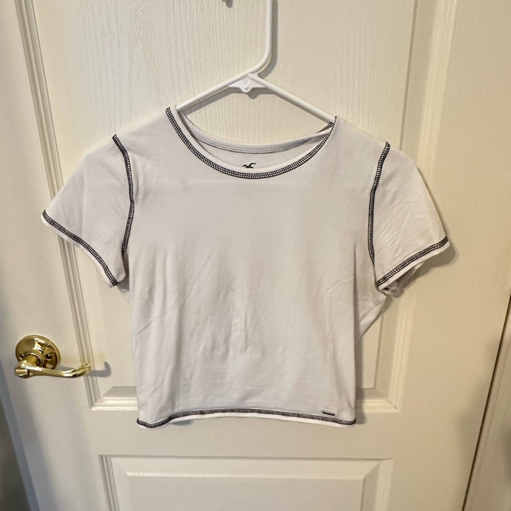 HOLLISTER BABY TEE WOMENS (WHITE) (MEDIUM)